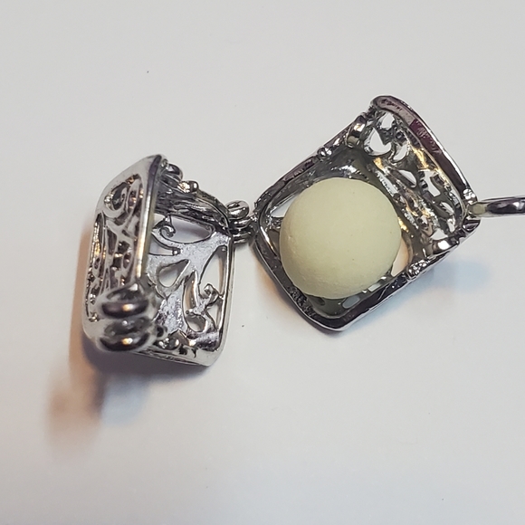 Memory Marks Bookmark, Angel Pin, and Essential Oil Diffuser Prayer Box - Picture 9 of 13